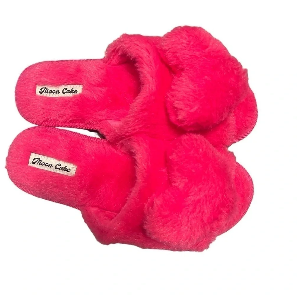 Moon Cake Heart Slippers. Pink. Small. NWT